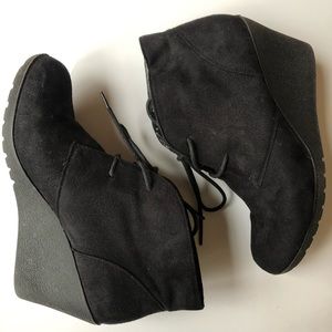 black booties!!